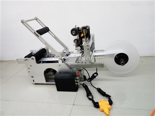 菏泽玻璃瓶圆瓶贴标机 香油芝麻酱圆瓶贴标机 全自动双侧圆瓶贴标机